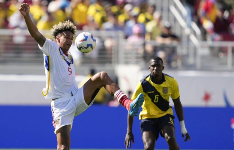 Venezuela beats Ecuador 2-1 at Copa America