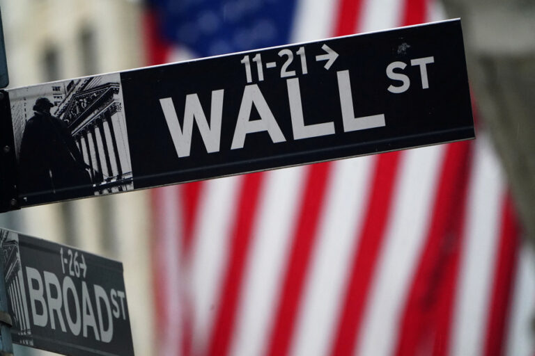 Wall Street interrupts the series of records and concludes divided