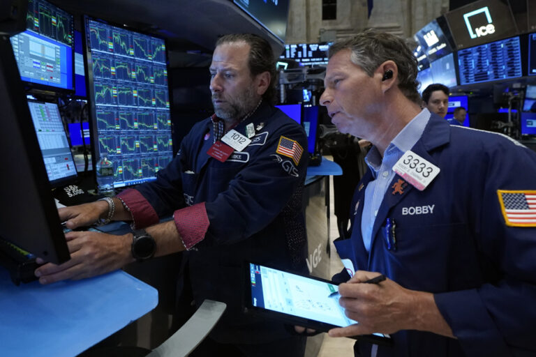 Wall Street opens slightly lower while waiting for inflation and the Fed