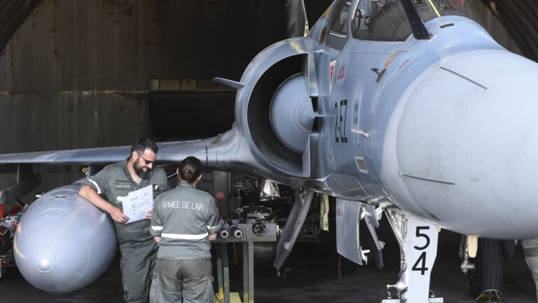 What could be the use of the Mirage 2000 fighter planes that Paris will hand over to kyiv?