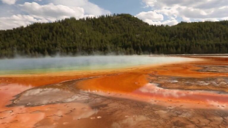 Yellowstone Park, a preserved natural jewel, captivates the crowds