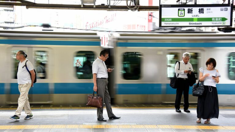 a facial recognition system for taking the train has just been inaugurated