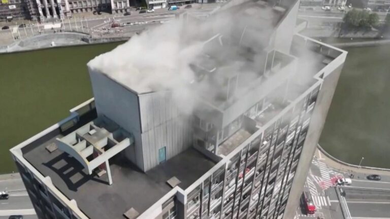 a tower burned in Belgium, one dead and three seriously injured