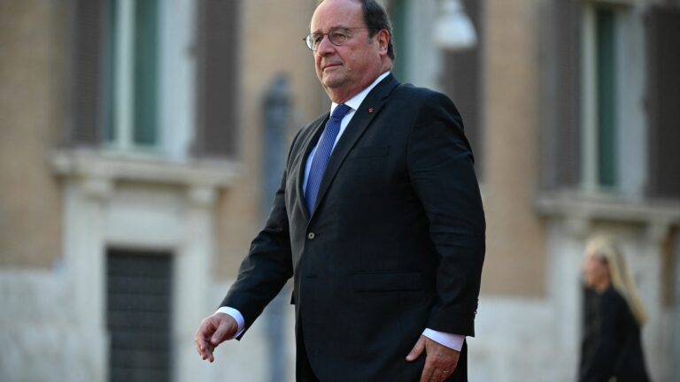 a “very symbolically important” moment for the Ukrainian president, underlines François Hollande