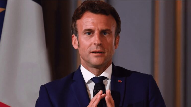 an atmosphere of end of reign in Macronie