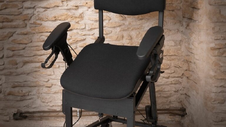 an innovative chair to easily get up and sit down