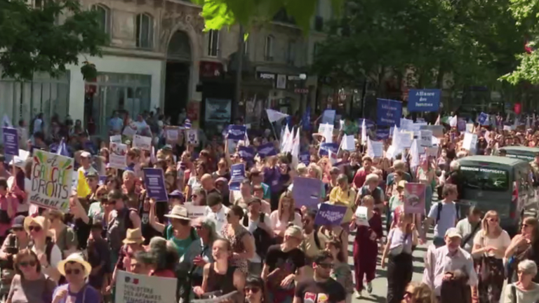 at the call of feminist associations, thousands of people marched against the far right