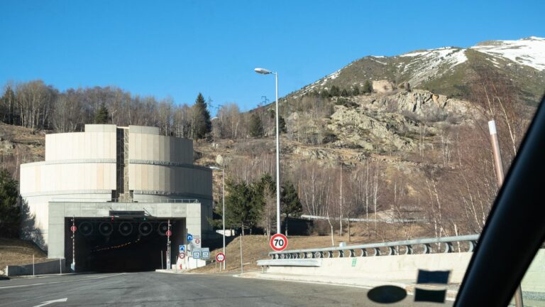 blockage along the Spanish border on Monday, announces the prefect of Ariège