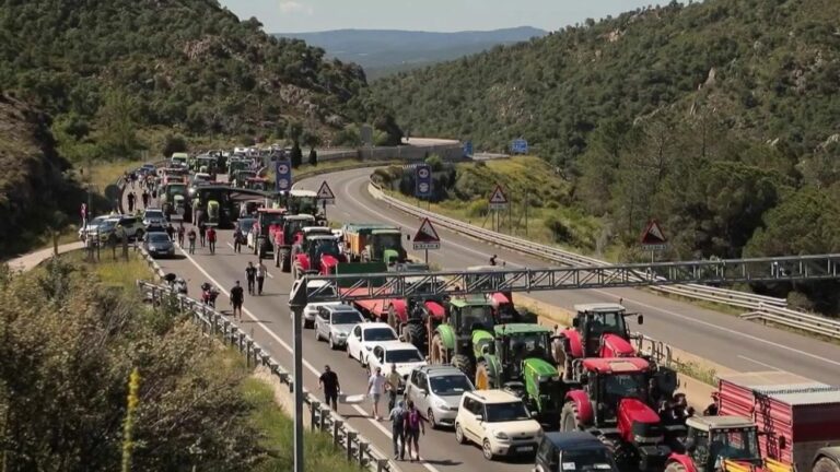 farmers block the Spanish border a few days before the Europeans