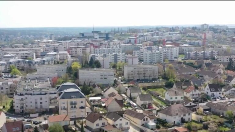 in Corbeil-Essonnes, the electoral divide between residential areas and working-class neighborhoods