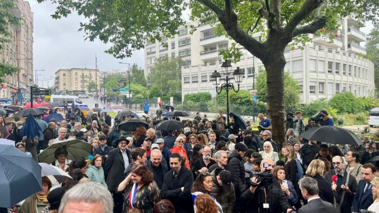 in Courbevoie, a gathering of 200 to 300 people in support of the victim of rape