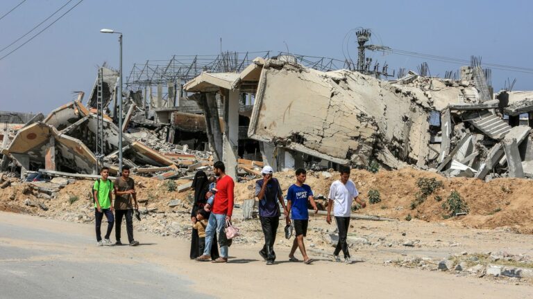 in Gaza, displaced people survive in deplorable sanitary conditions