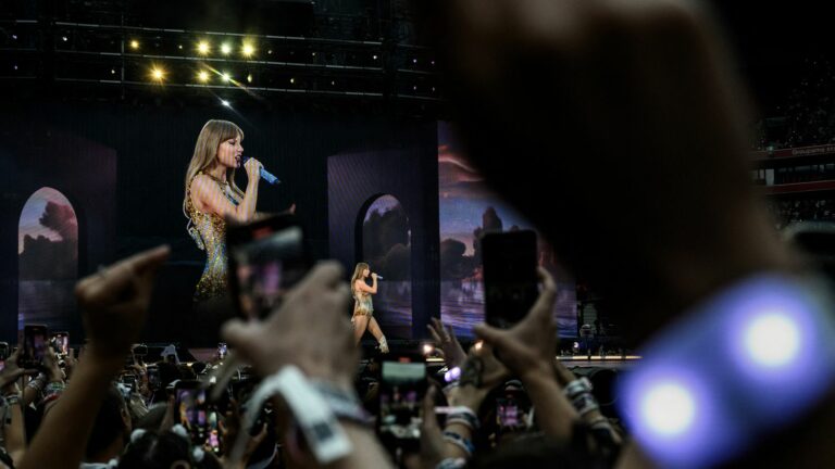 in Lyon, portrait of a “swiftie”, an early fan of Taylor Swift