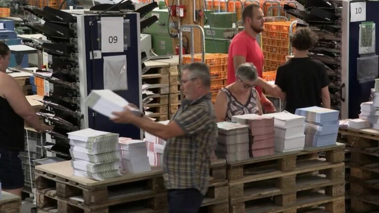 polling stations looking for volunteer assessors