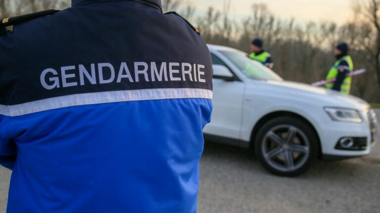 seven people indicted, suspected of being part of a stolen car trafficking network throughout France