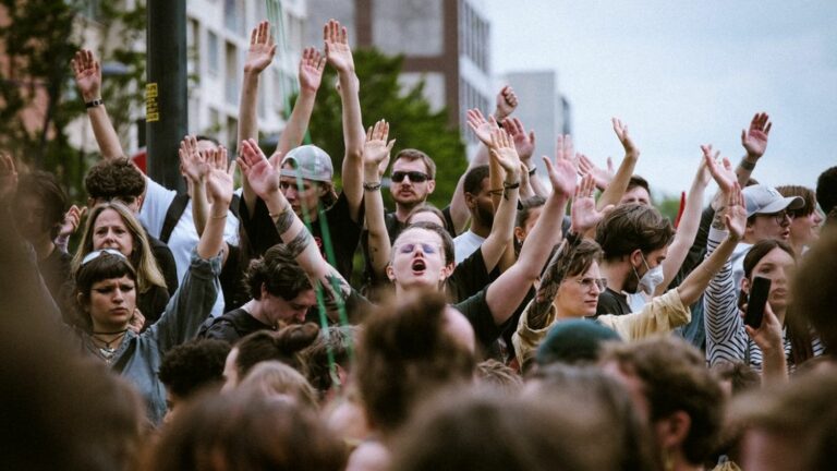 some 200 feminist associations call to demonstrate against the RN on June 23 and to block the far right