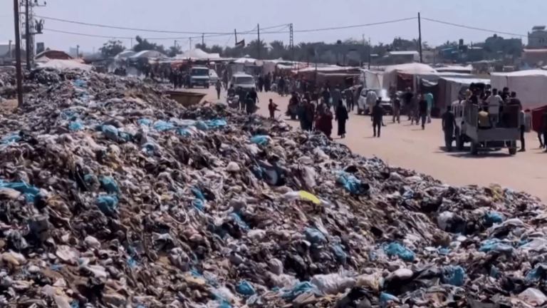 the Gaza Strip buried in waste