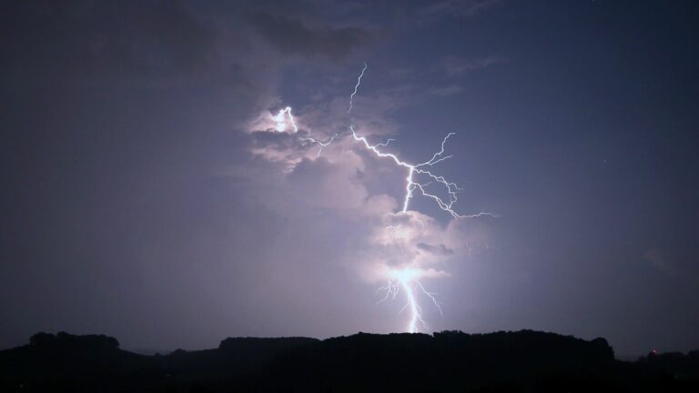 the Landes in turn placed on orange alert for “thunderstorms” and “rain-flooding”, four departments of the South-West on alert