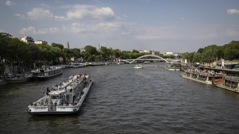 the Seine is still too polluted one month before the opening of the Games, according to Paris town hall