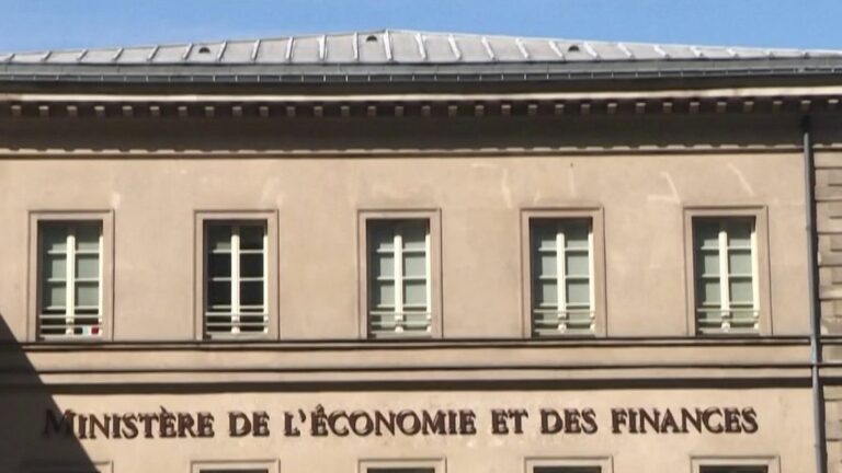 the consequences of the drop in the French public debt rating