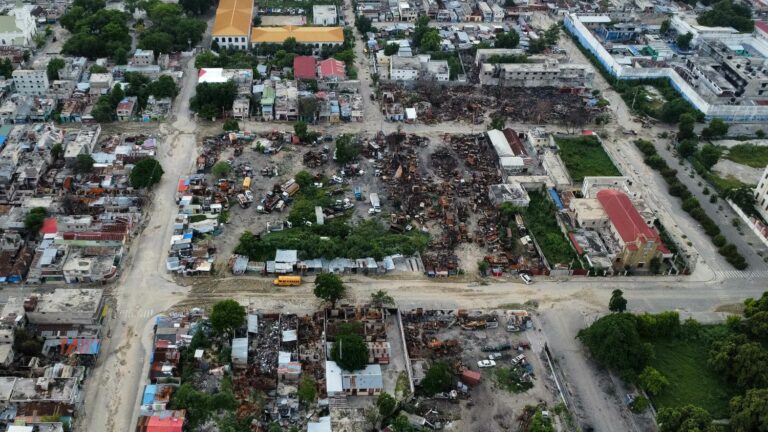 the despair of Haitians in the face of gang violence not far from the Presidential Palace