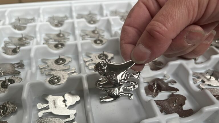 the pins bearing the image of the Paris 2024 Games are made in France in the Cher