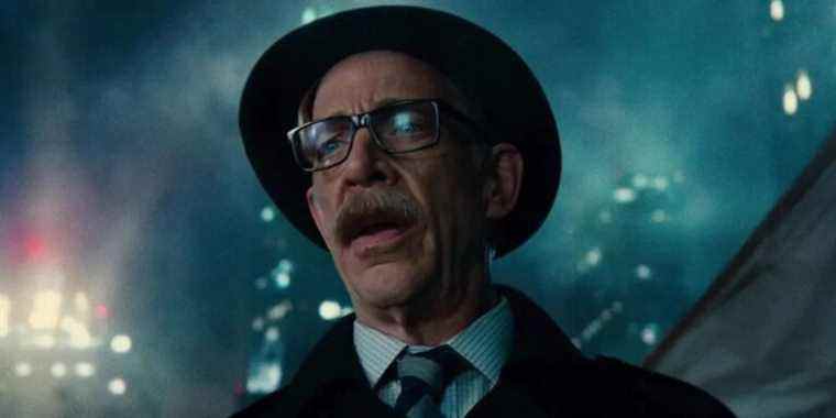 JK Simmons taquine le rôle important du commissaire Gordon dans Batgirl