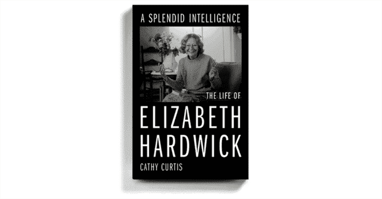 La critique Elizabeth Hardwick était très dure avec les biographies.  Maintenant, voici l’une d’elle.