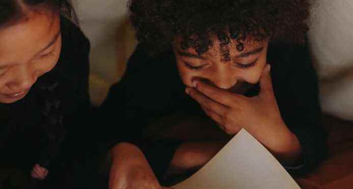 Pourquoi les enfants devraient-ils lire des livres noirs ?