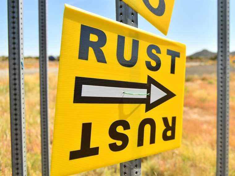 Des accusations criminelles possibles dans le tournage du film « Rust », selon le procureur