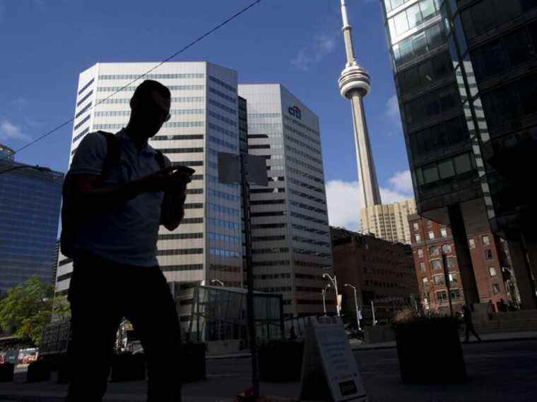 La vie revient lentement à Bay Street alors que les banquiers de Toronto reviennent au centre-ville