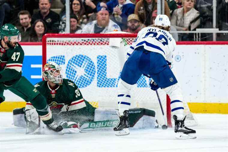 BON POINT : Les Maple Leafs prennent vie, mais perdent en fusillade