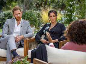 Le prince Harry et Meghan, duchesse de Sussex, sont interviewés par Oprah Winfrey sur cette photo non datée.