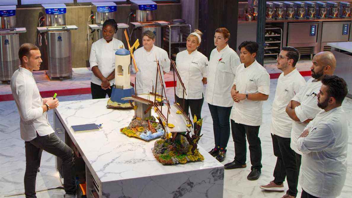 (De gauche à droite) Amaury Guichon, Tyricia, Amanda, Stéphanie, Mellisa, Daniel, Juan, Cedrick et Thiago à l'école du chocolat.