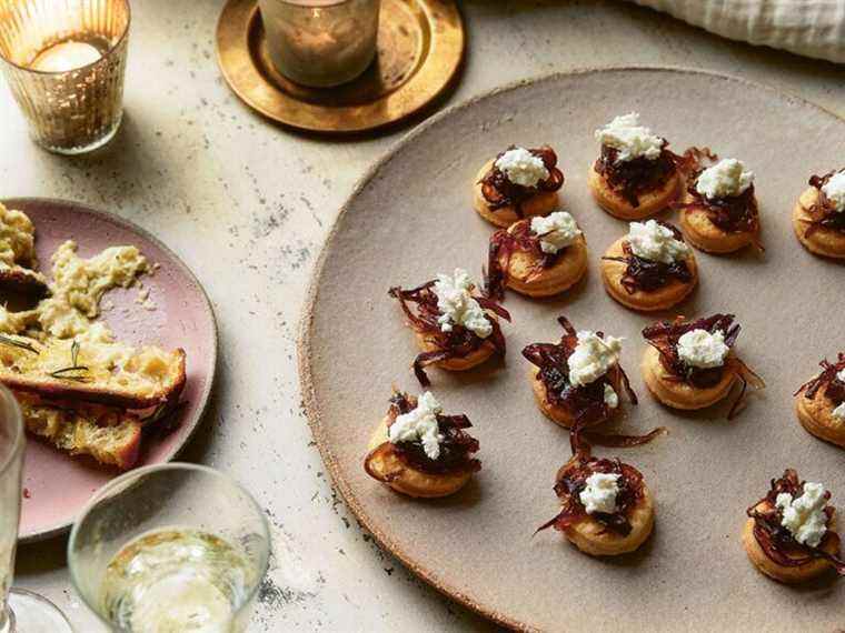 Cuisinez ceci : Tartelettes au chèvre et oignons rouges caramélisés de Sea & Shore