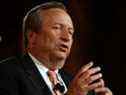 Lawrence 'Larry' Summers, directeur du Conseil économique national des États-Unis, prend la parole lors de la conférence Bloomberg FX09 au Cipriani à New York, États-Unis, le 8 octobre 2009. 