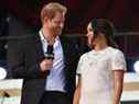 Dans cette photo d'archive prise le 25 septembre 2021, le prince britannique Harry et Meghan Markle s'expriment lors du festival Global Citizen Live 2021 au Great Lawn, Central Park à New York. 