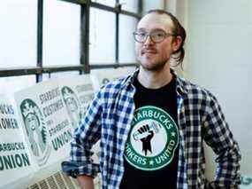 James Skretta au bureau de Starbucks Workers United à Buffalo, New York.