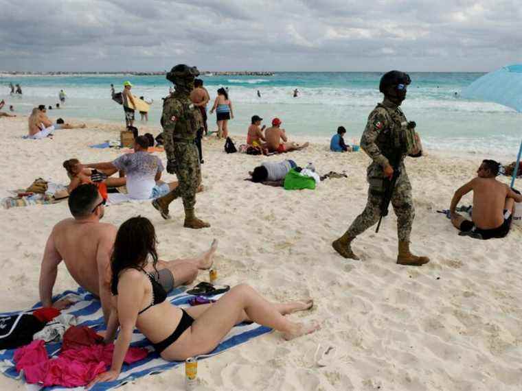 Des hommes armés en jet-ski terrorisent les touristes à Cancun