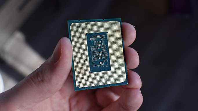 La face arrière d'un processeur Intel Core i9-12900K.