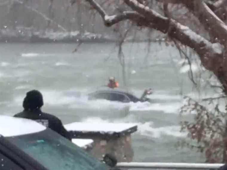 Le plongeon d’une voiture à Niagara était intentionnel, selon les autorités