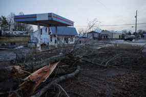 Une vue générale des entreprises endommagées par la tornade à Mayfield, Ky., le samedi 11 décembre 2021.