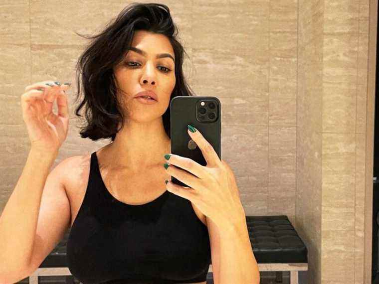 Kourtney Kardashian déchire un troll qui l’accuse de s’être fait soulever les fesses