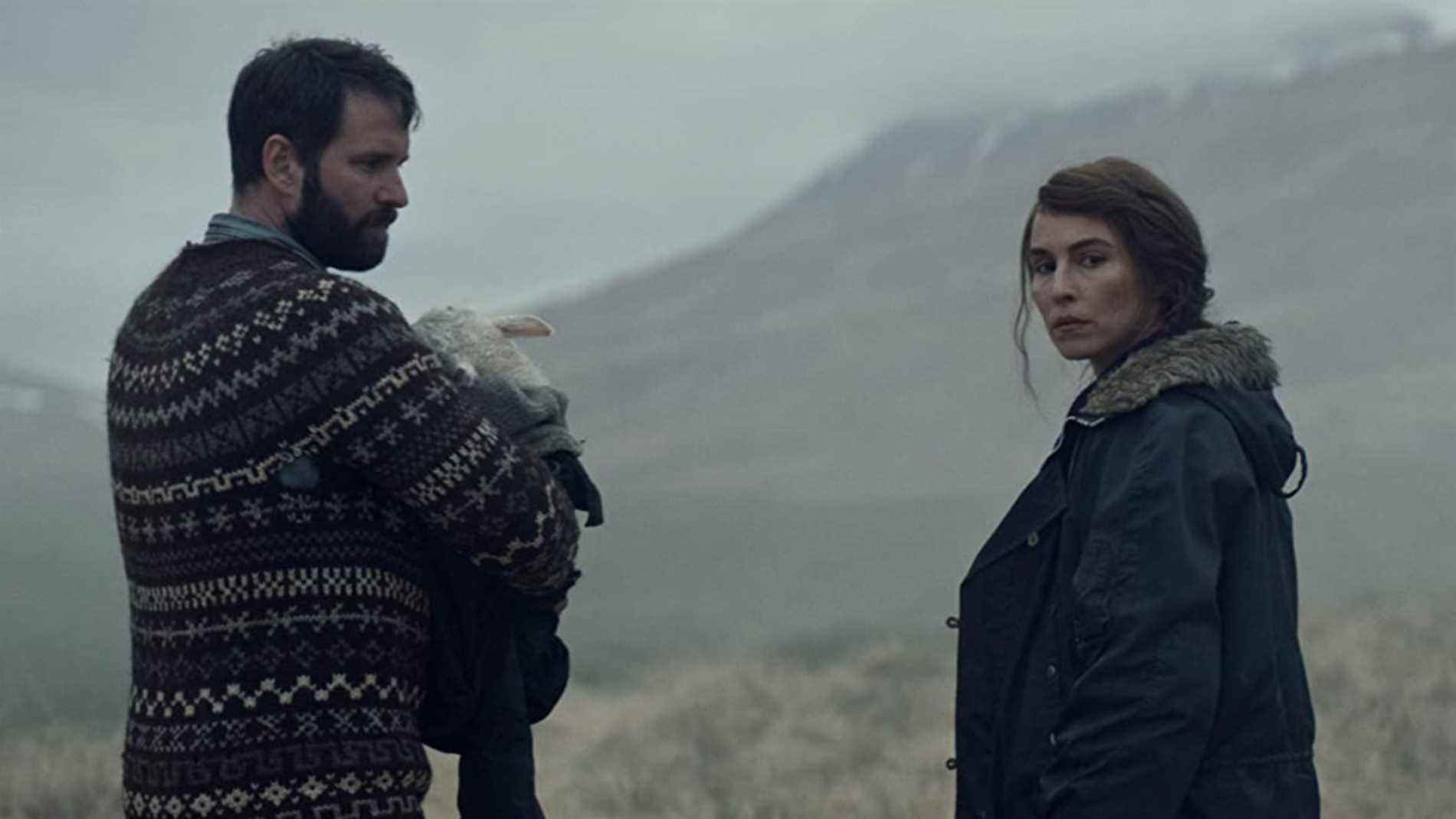 Noomi Rapace et Hilmir Snær Guðnason dans Lamb