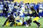 Kenny Lawler des Blue Bombers de Winnipeg court avec le ballon lors du 108e match de la Coupe Grey contre les Tiger-Cats de Hamilton au Tim Hortons Field le 12 décembre 2021 à Hamilton.