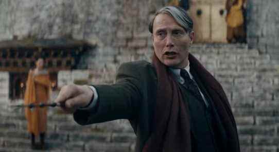 Mads Mikkelsen brille dans le rôle de Grindelwald dans Fantastic Beasts: The Secrets of Dumbledore's First Trailer