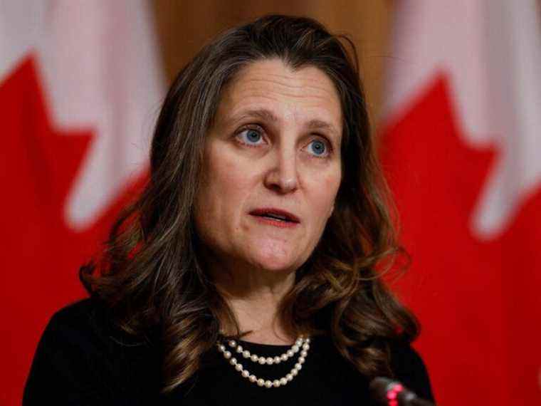 COVID-19 était «cher», mais Freeland dit que l’économie s’améliore dans la mise à jour budgétaire