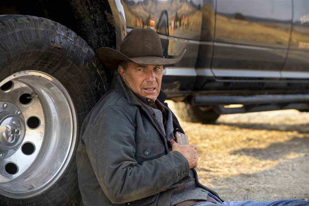 Yellowstone Saison 4 Kevin Costner téléphone