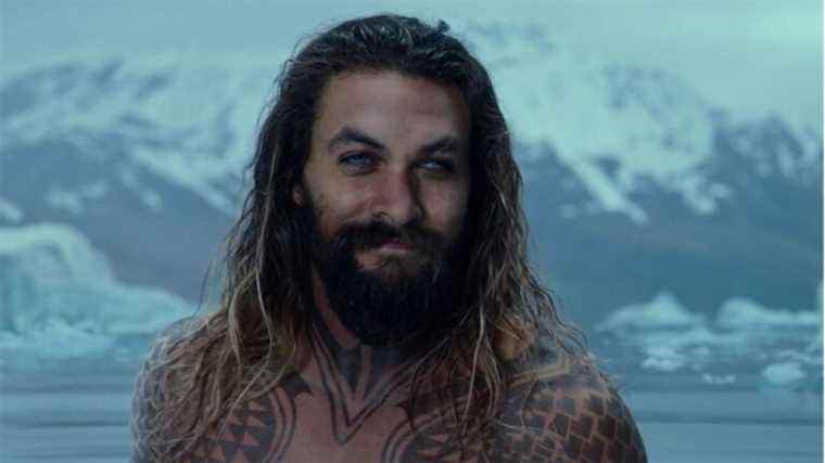 Après Aquaman et The Lost Kingdom Wraps, Jason Momoa reste à Hawai'i pour se prélasser torse nu au soleil 
