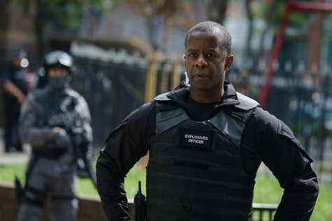 point de déclenchement adrian lester ayant un bon vieux soupir